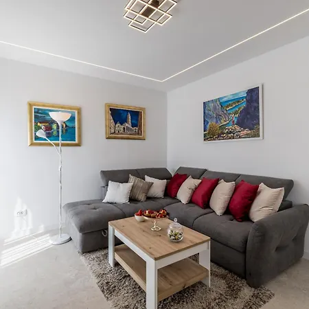 Nedolino Apartment Split